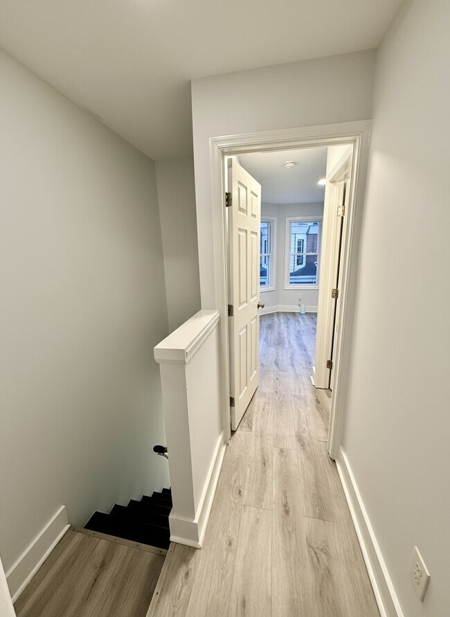 Building Photo - 665 E Wensley St