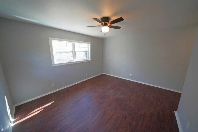 Building Photo - 323 Stockton Dr