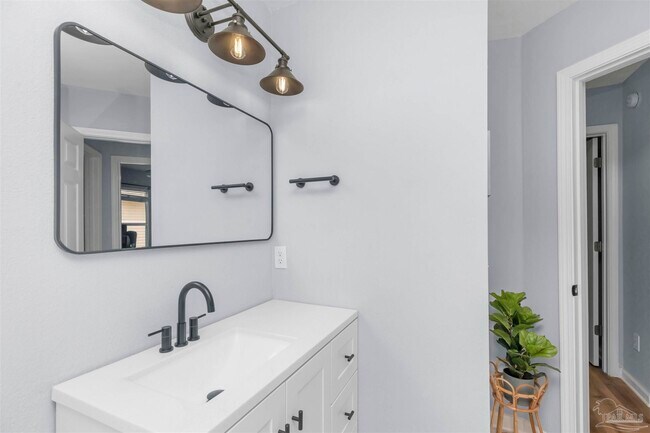 Building Photo - 1512 Galvin Ave