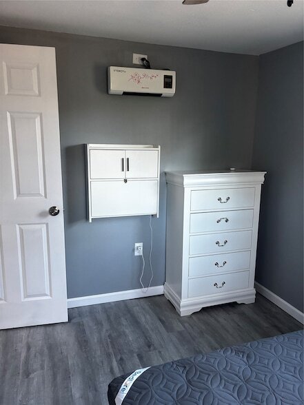 Building Photo - 100 Ross St