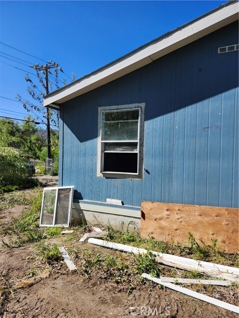 Building Photo - 43709 Lake Hughes Rd