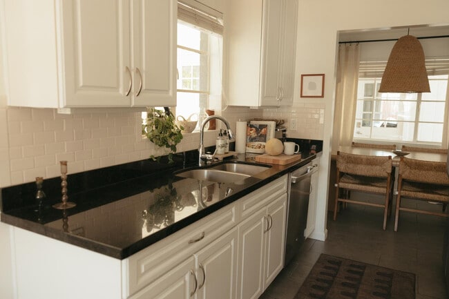 Building Photo - 4007 E Heatherbrae Dr