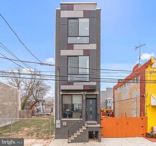 Building Photo - 2444 Ingersoll St