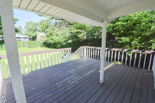 Building Photo - 2 Bed, 1 Bath Home for Rent – Near Downtow...