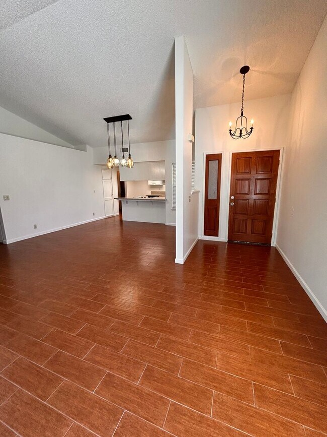 Building Photo - Cute home for rent in Visalia!
