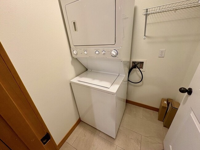 Building Photo - Central District Townhome