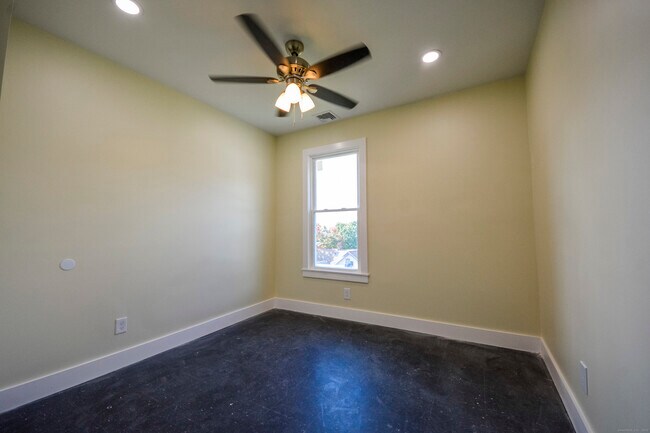 Building Photo - 92 High St