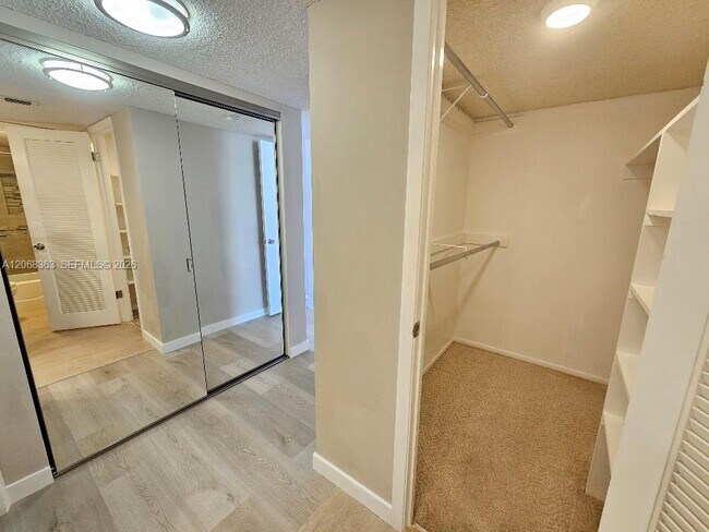 Building Photo - 18081 Biscayne Blvd