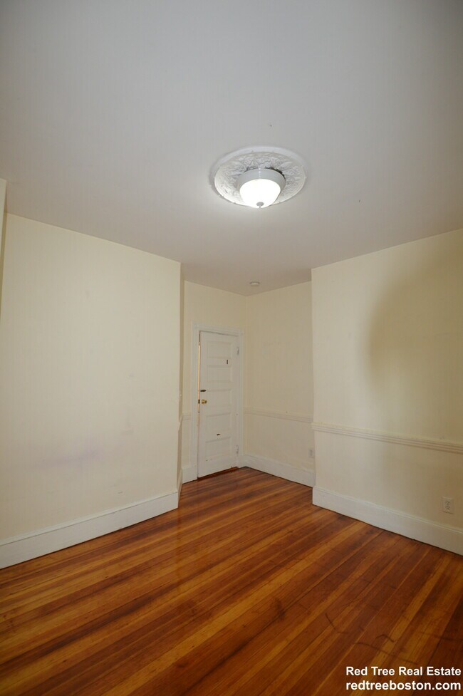 Building Photo - 10 Bucknam St