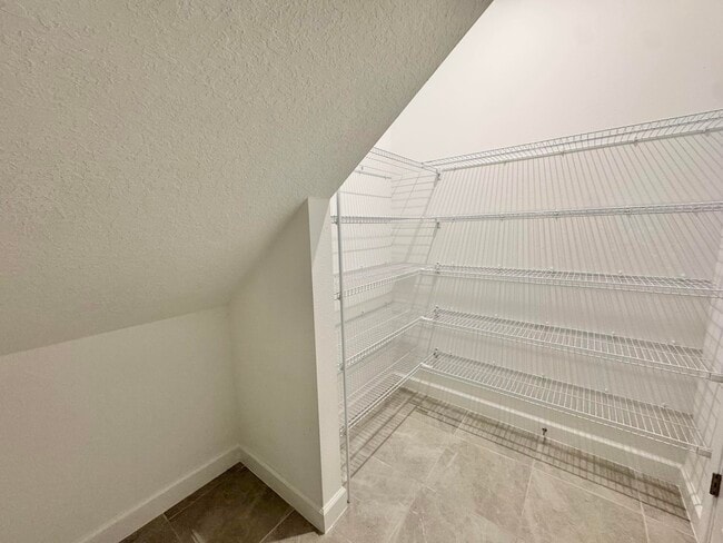Building Photo - 14122 SW Thorens Dr