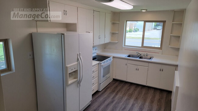 Building Photo - Large Bountiful 2 Bed with Garage
