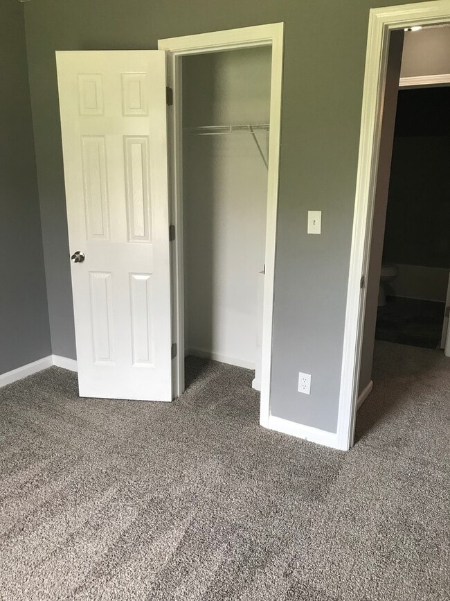 Building Photo - 3 Bedroom Pet Friendly Home For Rent!