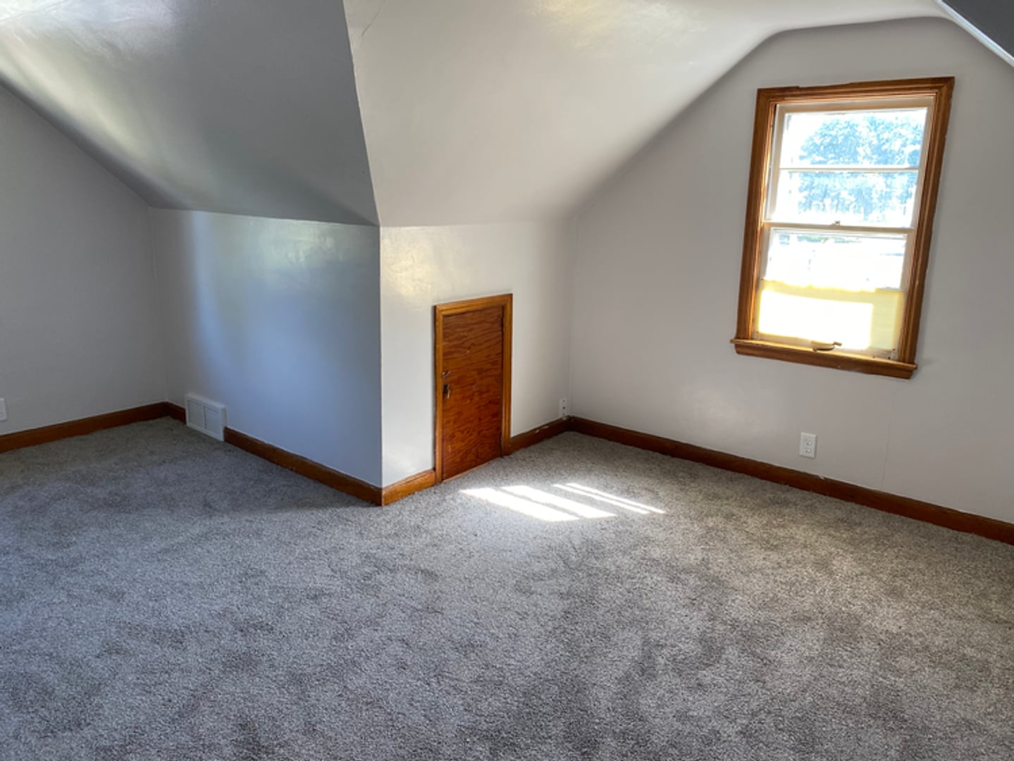 Pet-friendly 2-bedroom apartment in Wausau with cats and dogs allowed with approval. - 1202 S 11th Ave