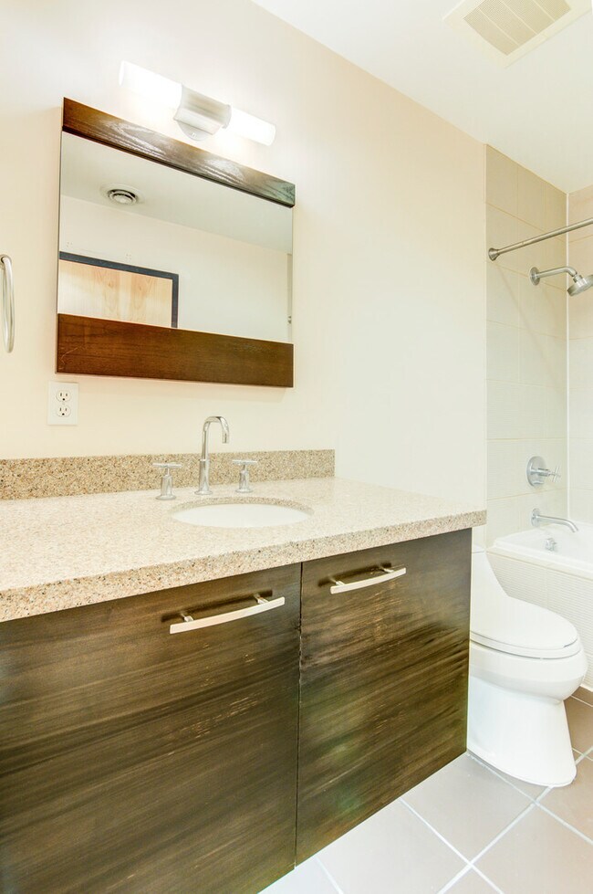 Building Photo - Luxury Gold Lofts! Bright Open Floor Plan with City Views-Secure Parking