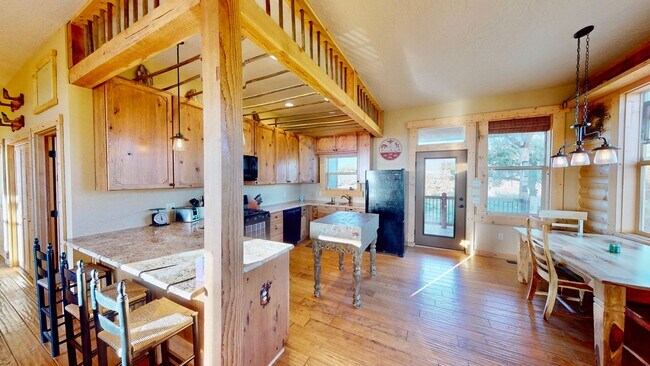 Building Photo - Beautiful Home on 10 Private Acres