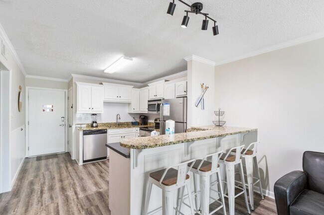 Building Photo - 400 Plantation Rd