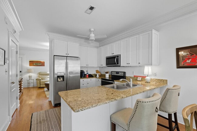 Building Photo - 4 Dearing St