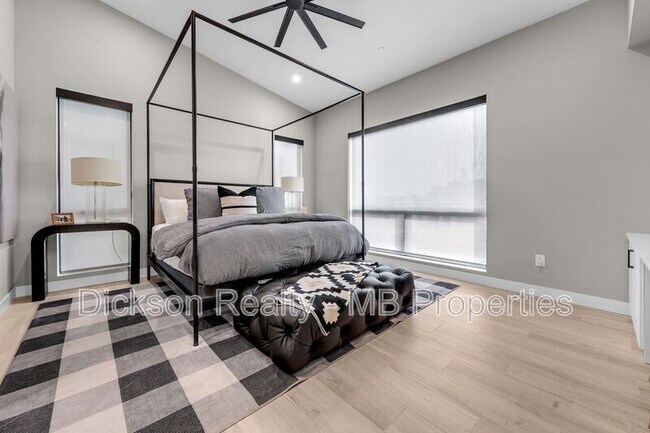 Building Photo - 76 Caballada St