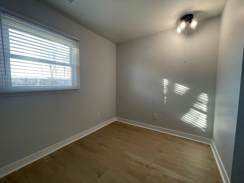 Building Photo - 8145 S Sprinkle Rd