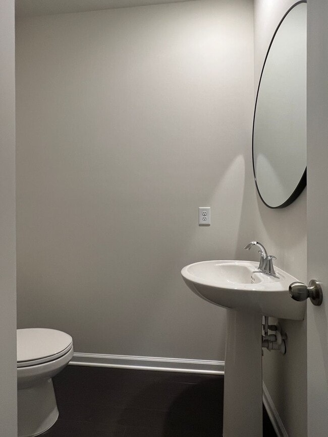 Building Photo - 5bd 4.5bath like brand new SFH in Palisades