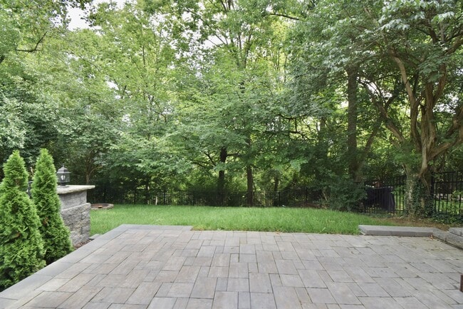 Building Photo - 7236 Longfield Dr