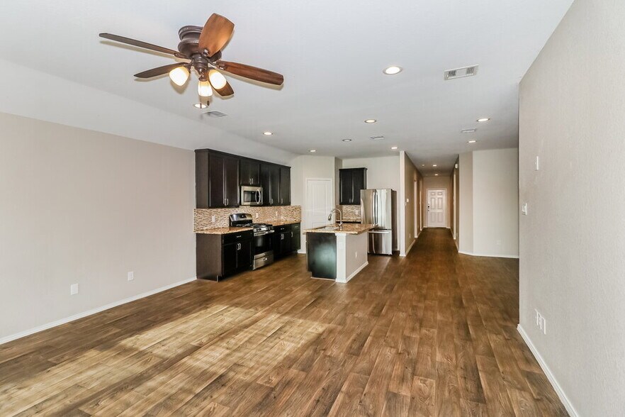 Building Photo - 8102 Rose Petals Ln