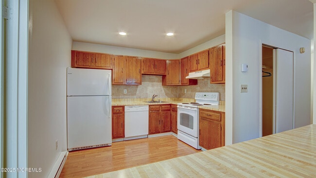 Building Photo - 138 Amberly Dr