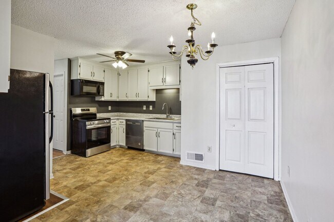 Building Photo - 41 Burlington Ct