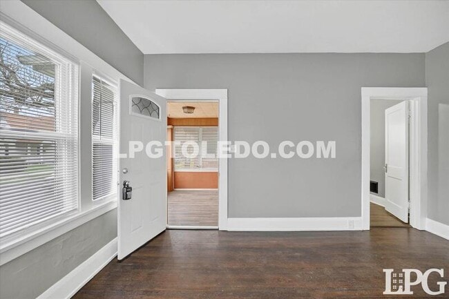 Building Photo - 128 Carbon St