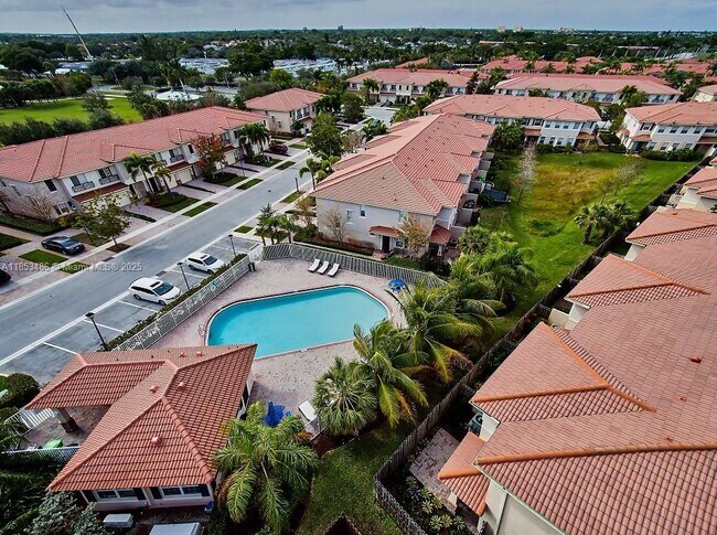 Building Photo - 265 Las Brisas Cir