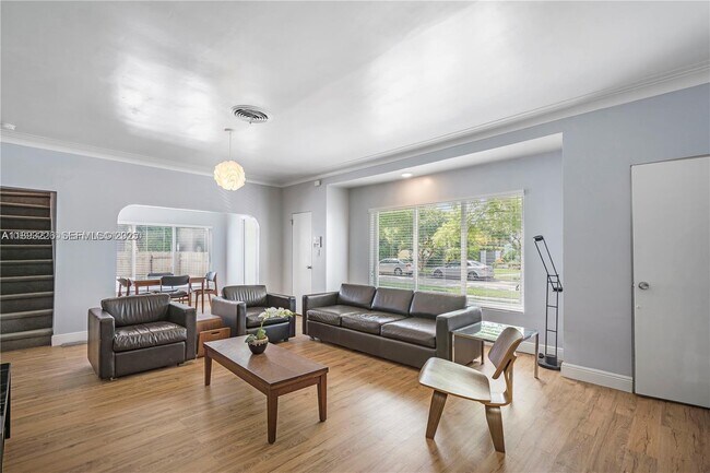 Building Photo - 1637 Jackson St