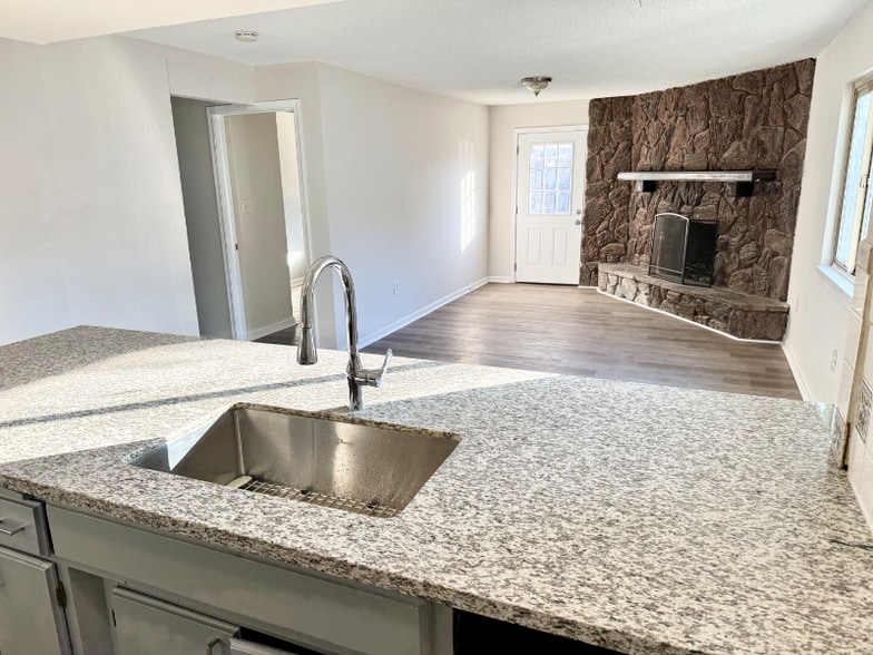 Building Photo - 2840 Belden St