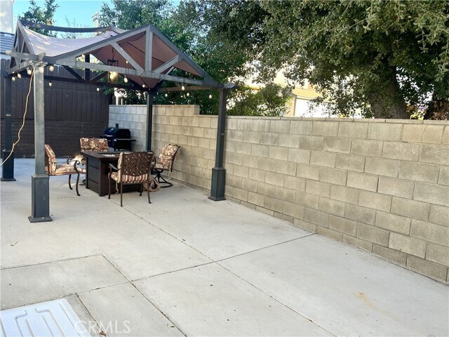 Building Photo - 10562 Mt Gleason Ave