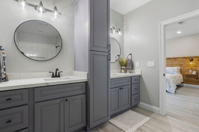 Building Photo - 135 Brady Dr