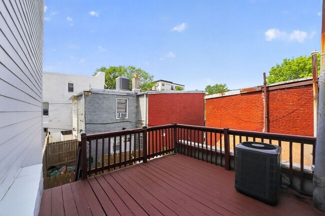 Building Photo - 1028 4th St NE