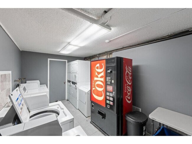 Building Photo - 609 S 9th St