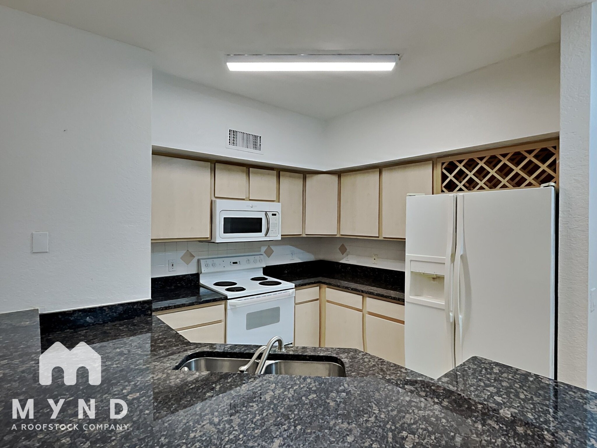 Building Photo - 829 Camargo Way