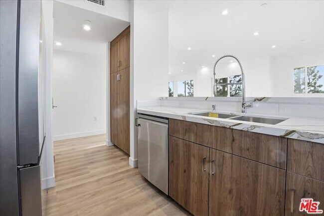 Building Photo - 1820 Prosser Ave