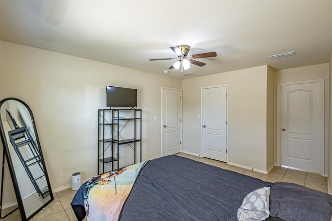 Building Photo - 5819 St Sylvia Loop