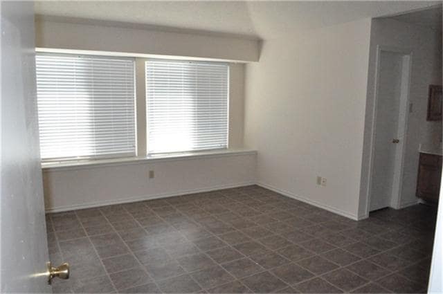 Building Photo - 2119 Fountain Dr