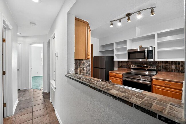 Building Photo - 2906 West Ave