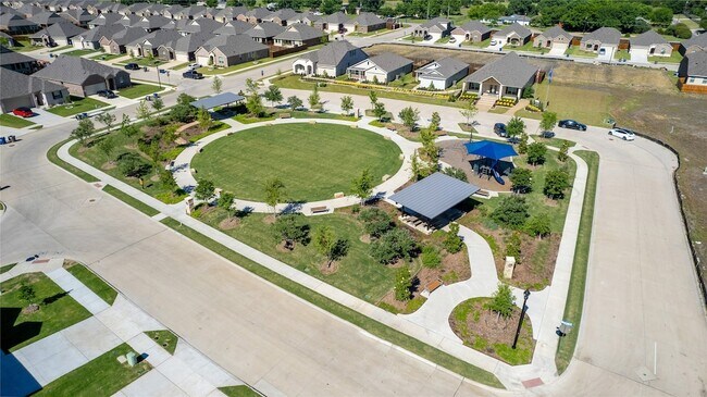Building Photo - 4905 Woodloch Dr