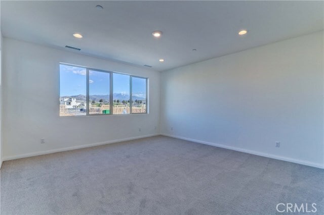 Building Photo - 130 Spectacle