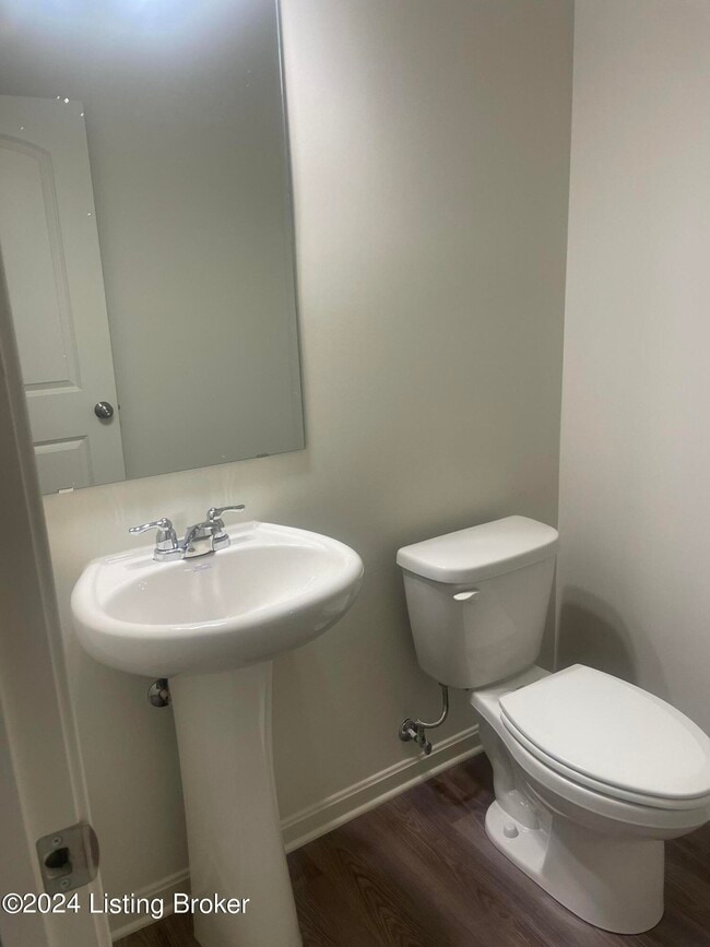 Building Photo - 804 Harland Ct