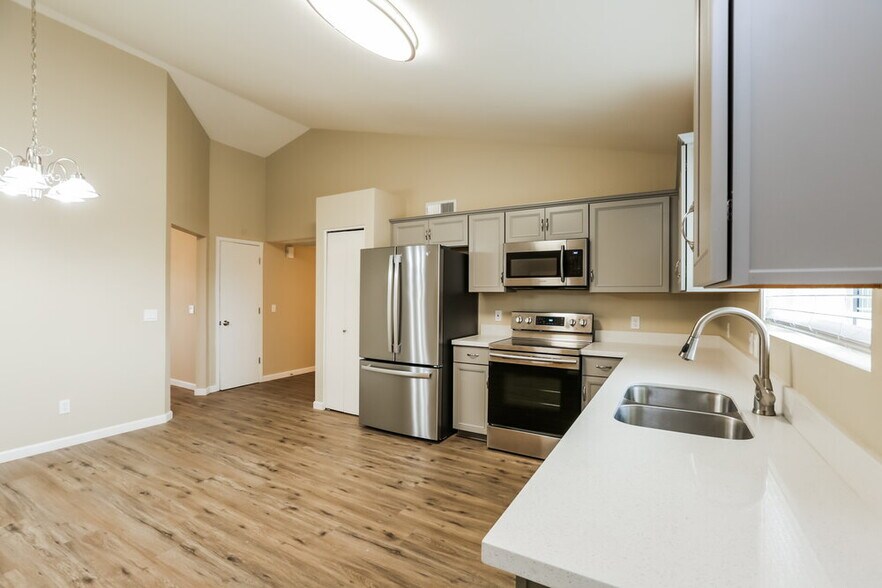 Building Photo - 9365 E Adobe Rd