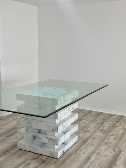 Building Photo - 11010 Tamarix Ave