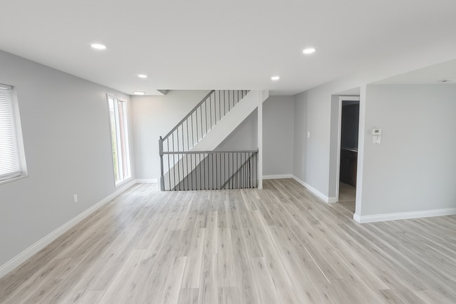 Building Photo - 328 Carmel Woods Dr