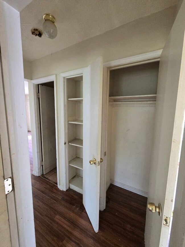 Building Photo - Cozy 3 bedroom single family home | one level | Section 8/EDEN welcome