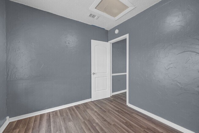 Building Photo - 2918 S Dallas St