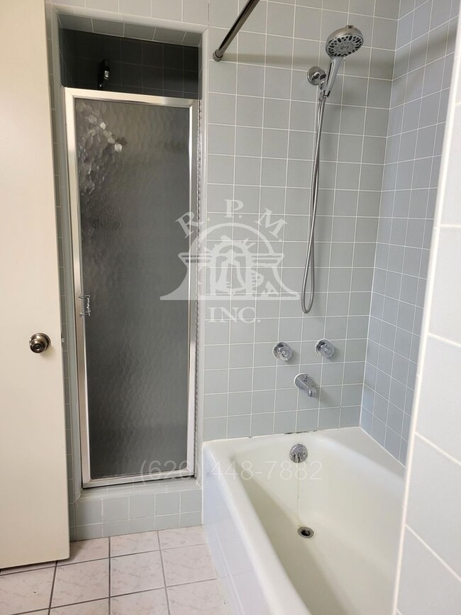 Building Photo - Beautiful 1 Bedroom Pasadena Apartment in Great Location